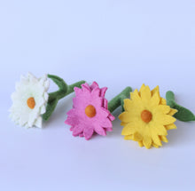 Load image into Gallery viewer, Felt Daisies 🌼 various options + colours