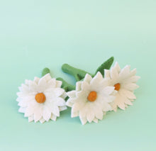 Load image into Gallery viewer, Felt Daisies 🌼 various options + colours