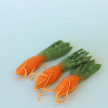 Load image into Gallery viewer, Papoose Dutch Felt carrots - 3 pce