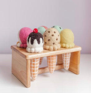 ON SALE 6 HOLE ICE CREAM STAND ( ice creams sold seperatly)